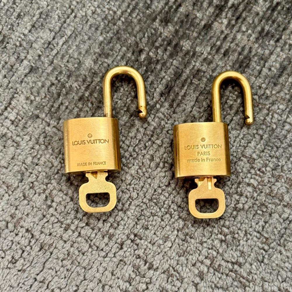 Louis Vuitton Gold Padlock Pendant Necklace - Picture 6 of 8